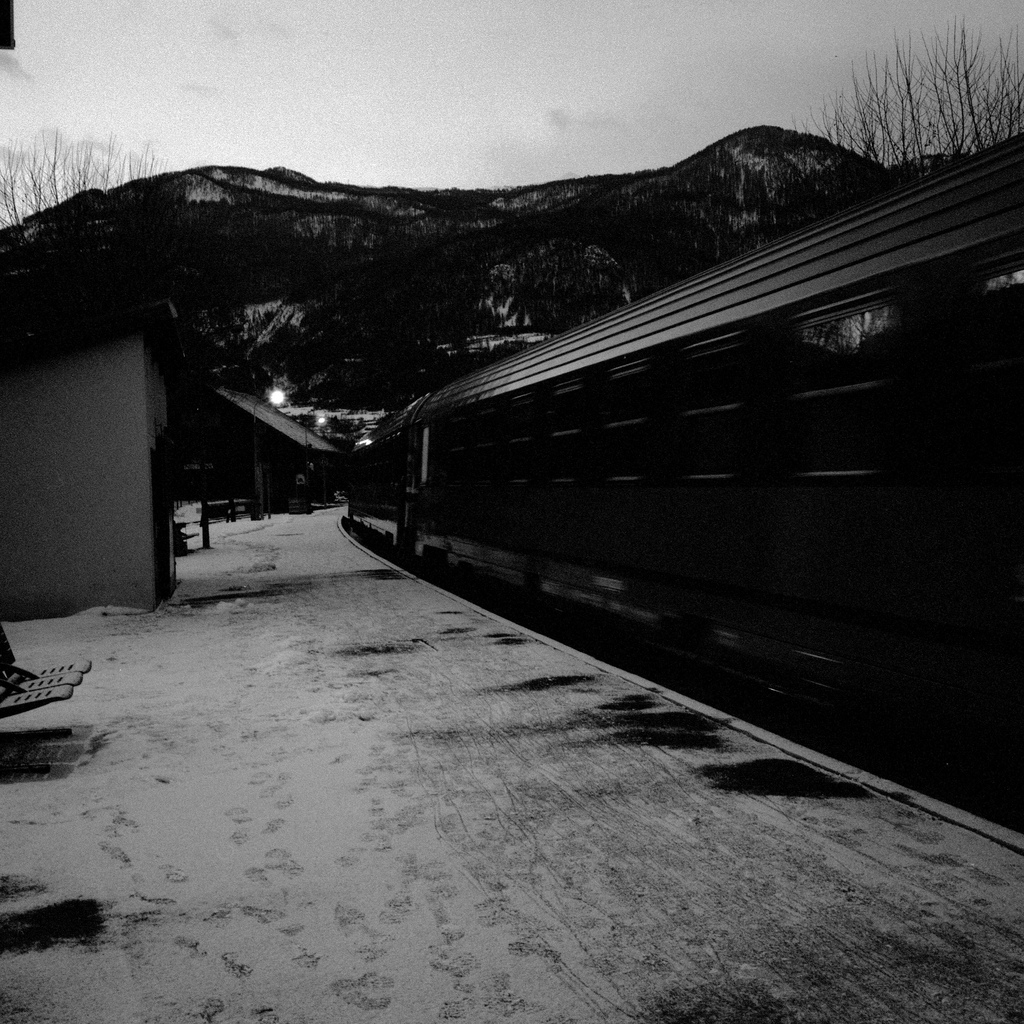Une gare, avec de la neige